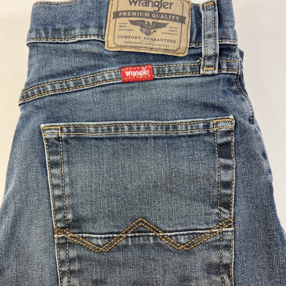 Wrangler Jeans Mens Blue Athletic Fit Premium Quality Medium Wash Denim 30 X 30